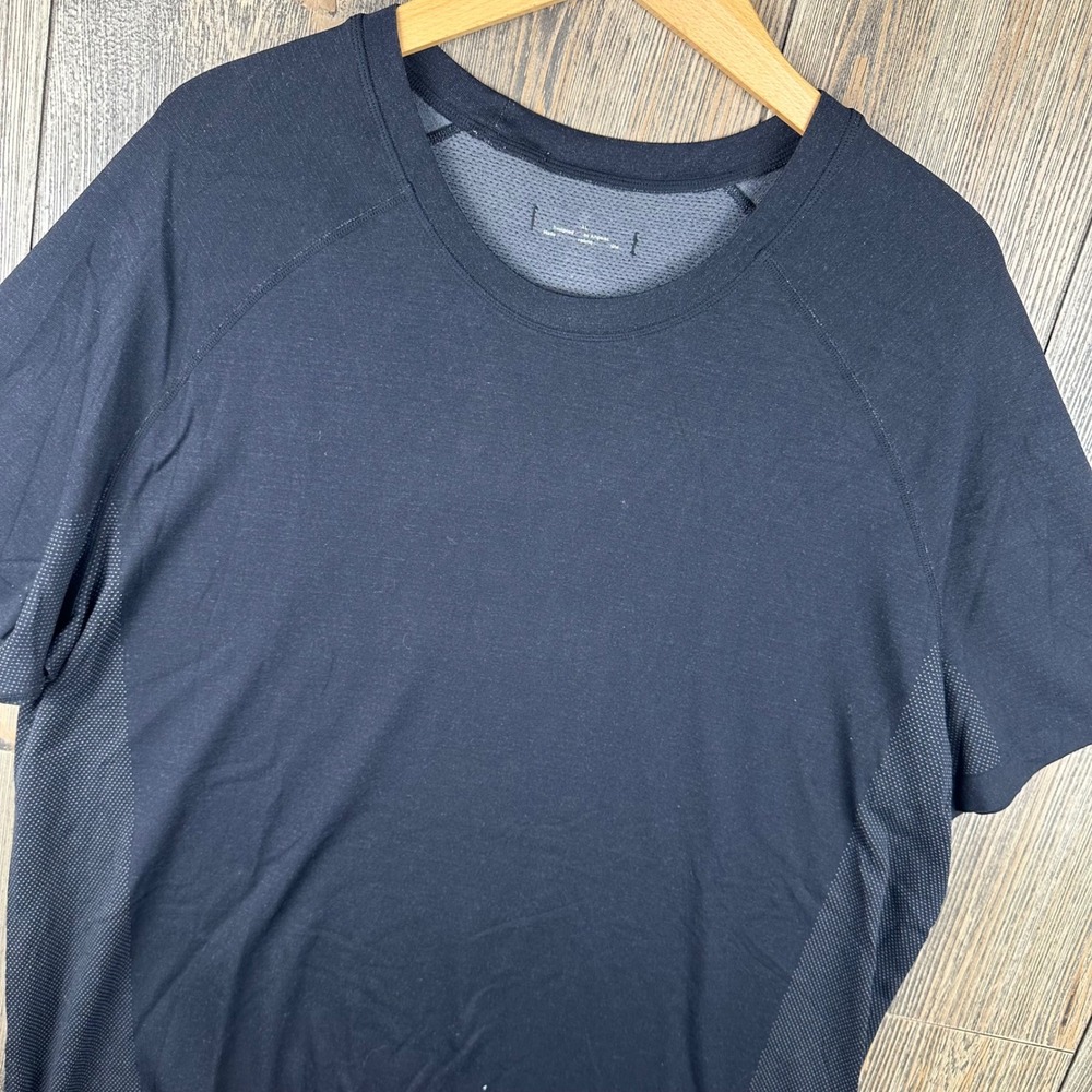 Fabletics Mens XL Training T-Shirt Black Raglan Mesh Athletic Gym Top Seamless